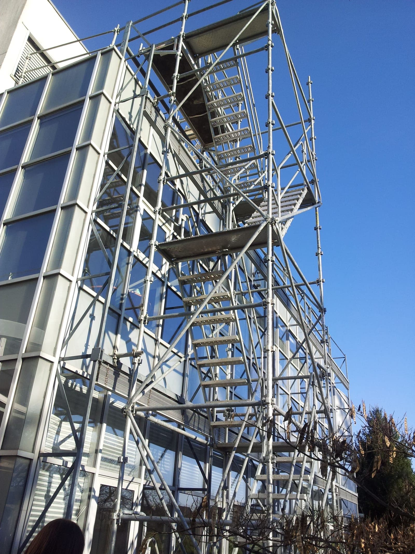 Immeuble moderne structure verre